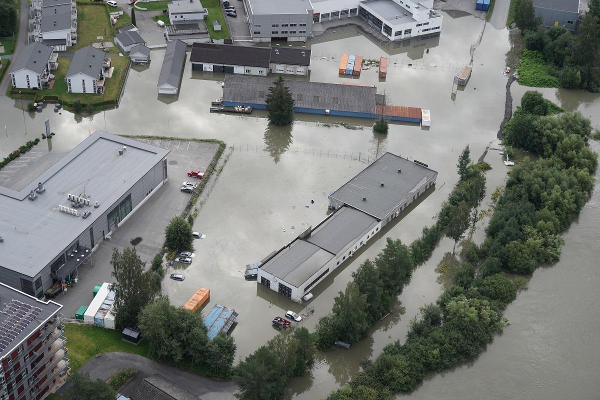 Hokksund sentrum og områdene rundt ble rammet av ekstremværet Hans denne uken. Ekstremværet traff Sørøst-Norge med kraftig regnvær mandag til onsdag. Flere områder er utsatt for blant annet flom og jordskred. Foto: Ole Berg-Rusten / NTB /POOL.